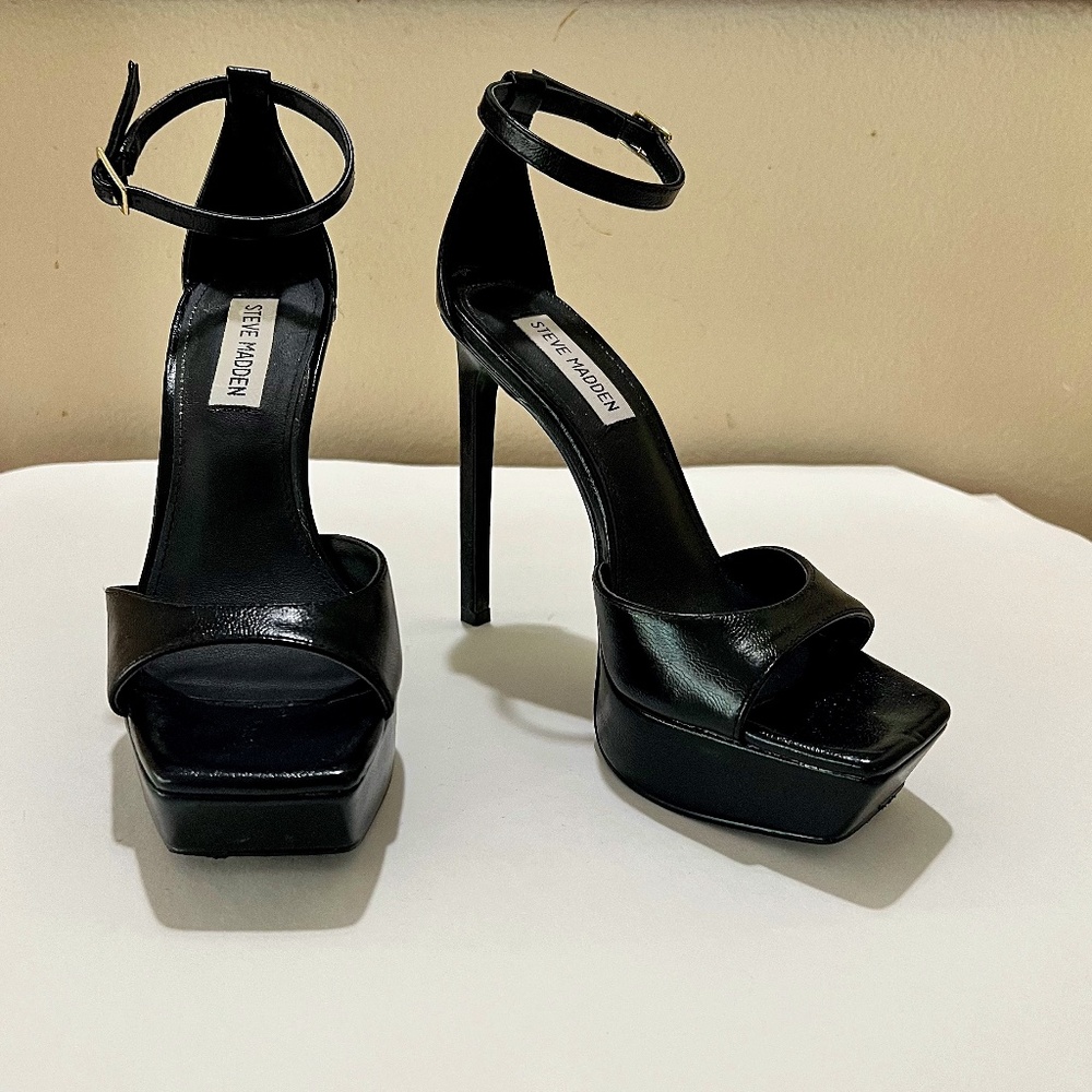 Steve Madden Black Scorch Platform Stiletto heels- Size 7